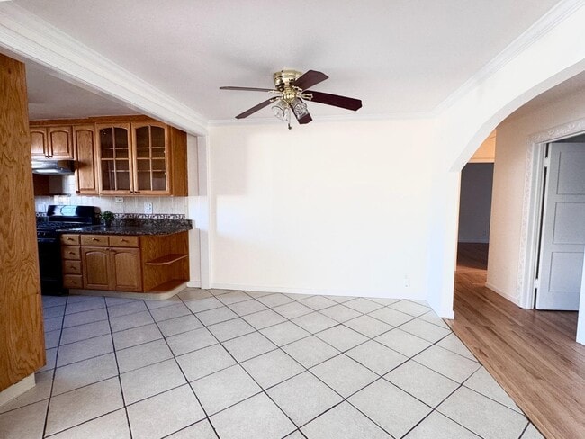 Building Photo - 415 Wisteria Dr