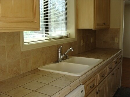 Building Photo - 504 W Sherwood