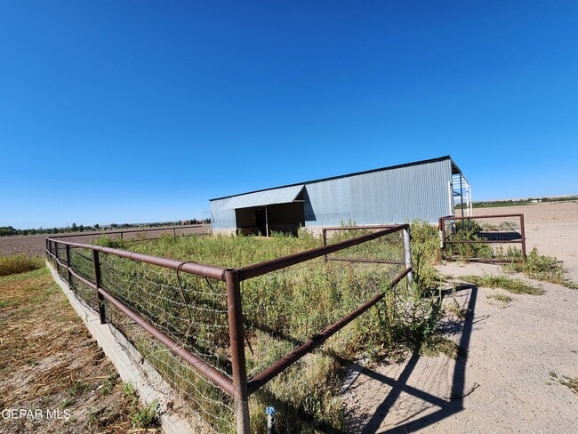 Building Photo - 6643 Westside Dr