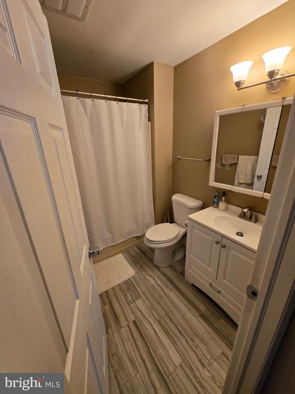 Building Photo - 10 Caravel Ct