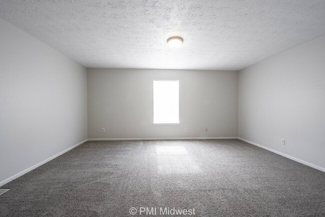Building Photo - New place, new vibe, same small-town charm