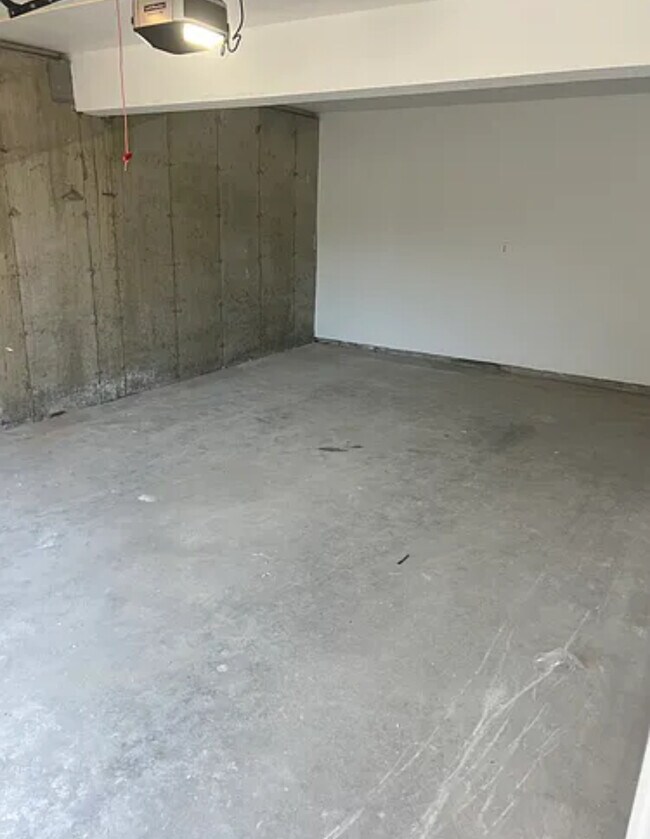 Building Photo - 136 Bradford St
