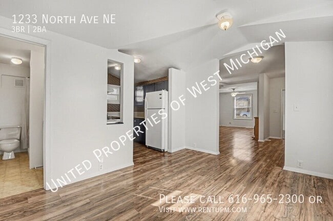 Building Photo - 1233 North Ave NE
