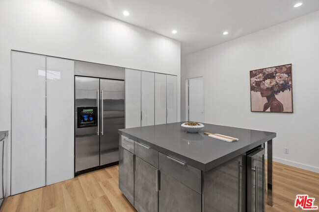 Building Photo - 613 Westmount Dr