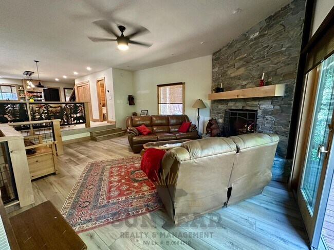 Building Photo - Beautiful Home on the Creek in Glenrock! - Summer pool in complex!