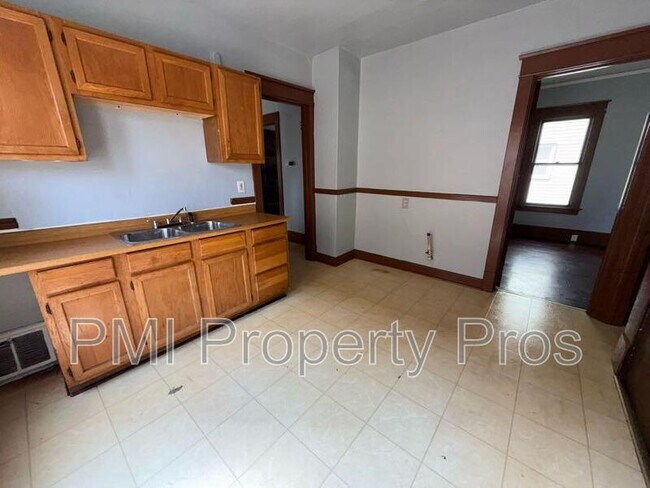 Building Photo - 2222 W Finn Pl