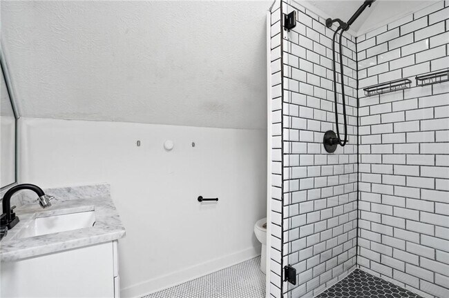 Building Photo - 313 Summit Ridge Dr