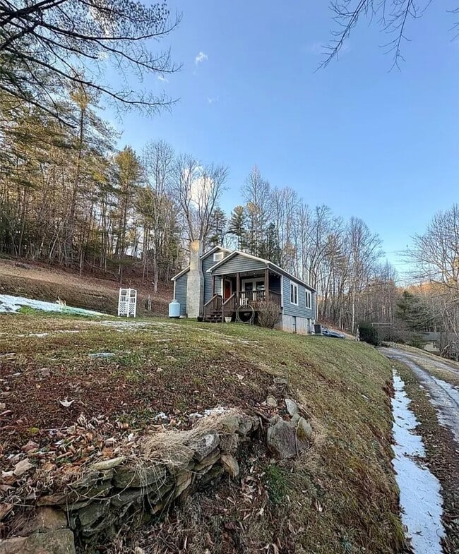 Building Photo - 2050 Blowing Rock Blvd