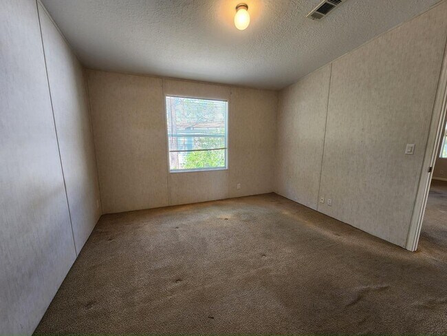 Building Photo - 19237 Cedar Crest Ct