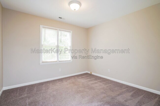 Building Photo - 1600 Nesfield Pl