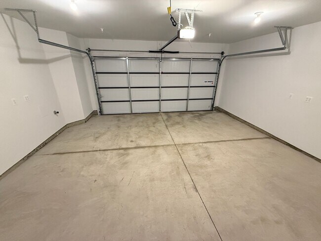 Building Photo - Brand new 4 level, 4 Bedroom Townhome with Elevator!