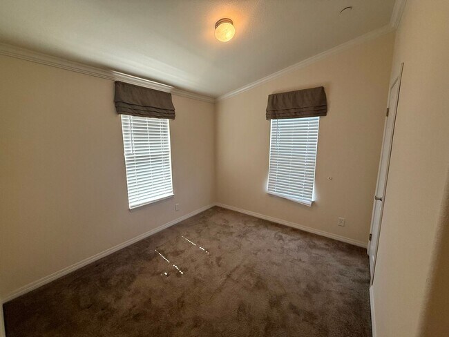 Building Photo - Spacious 3-bedroom, 2-bathroom home in the desirable College Area of San Diego
