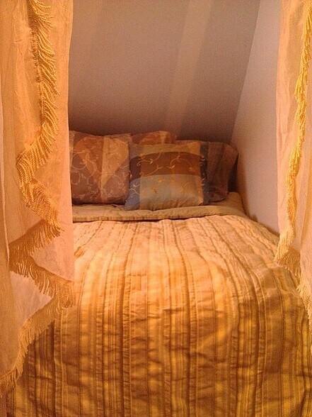 Cozy, Jr Suite, private bath, double bed and 2 twin beds for guests! - 20 Elm Ave