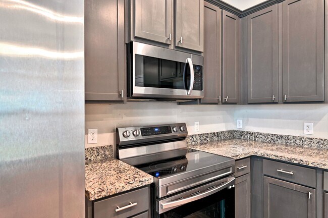 Building Photo - 11550 Persimmon St