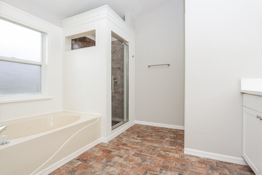 Building Photo - 4703 Bear Claw Ct