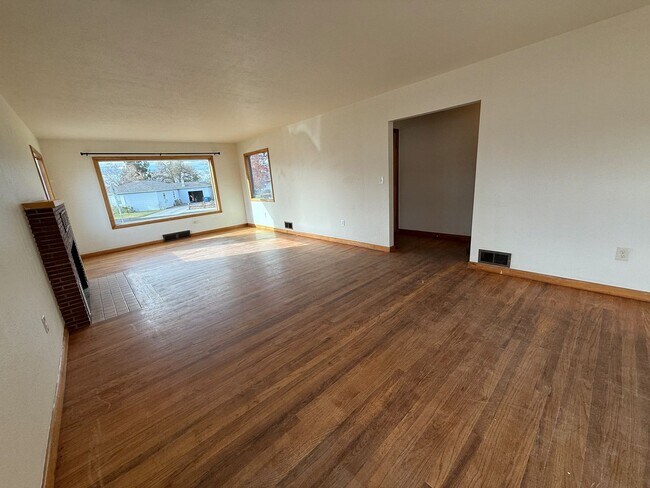 Building Photo - Remodelled Home on Dry Canyon