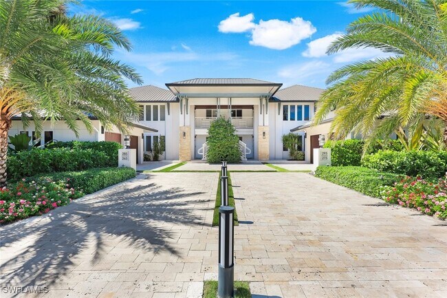 Building Photo - 295 5th Ave S