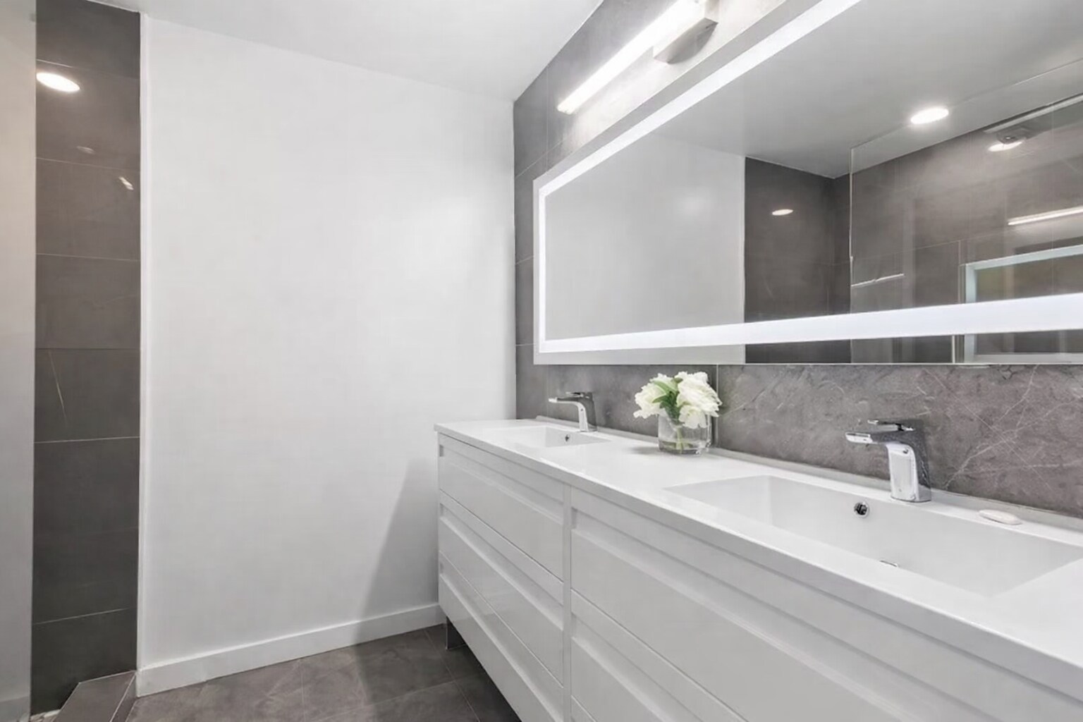 Master bathroom - 2008 SW 102nd Ter