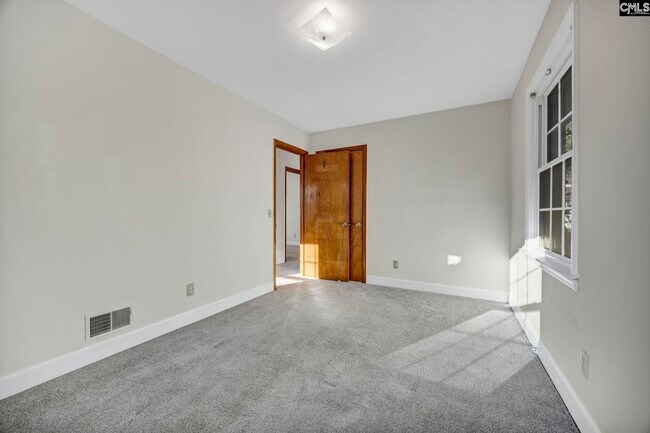 Building Photo - 1709 Woodfield Dr