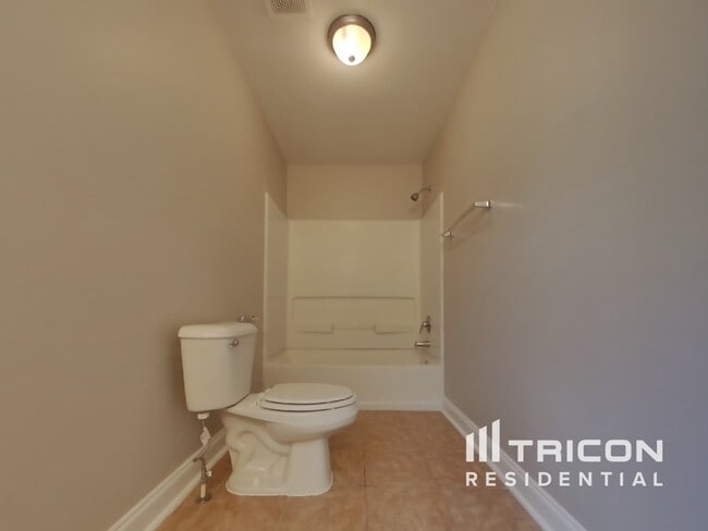 Building Photo - 204 Cole Ct