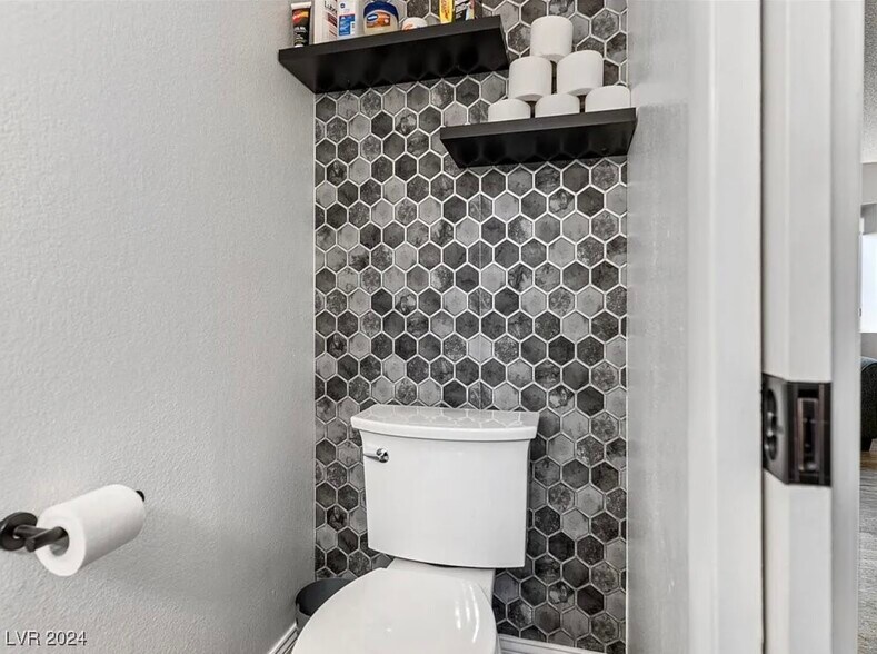 Half bathroom downstairs - 2801 Willow Wind Ct