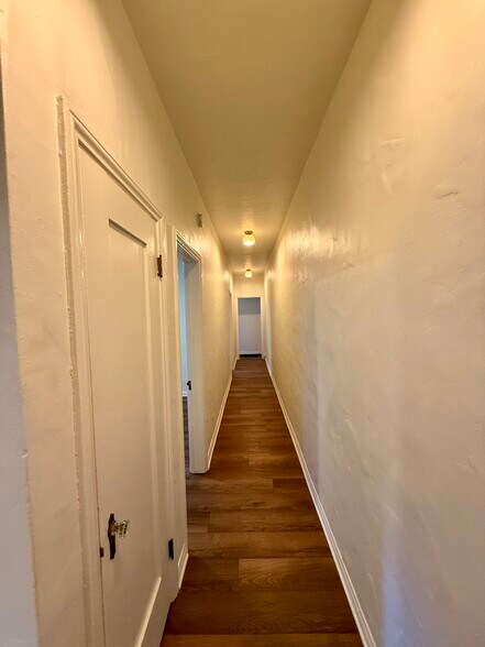 Building Photo - 840 Huntley Dr