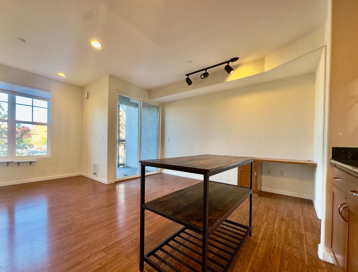 Building Photo - 1121 40th St