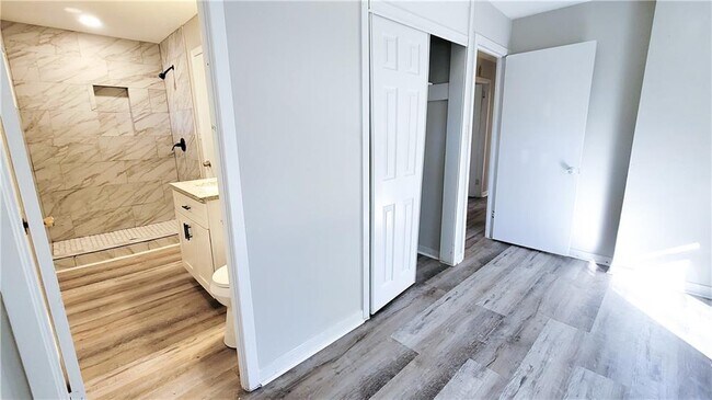 Building Photo - 755 Fallview Dr