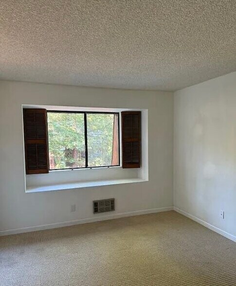 Building Photo - 1579 Lincoln Ave