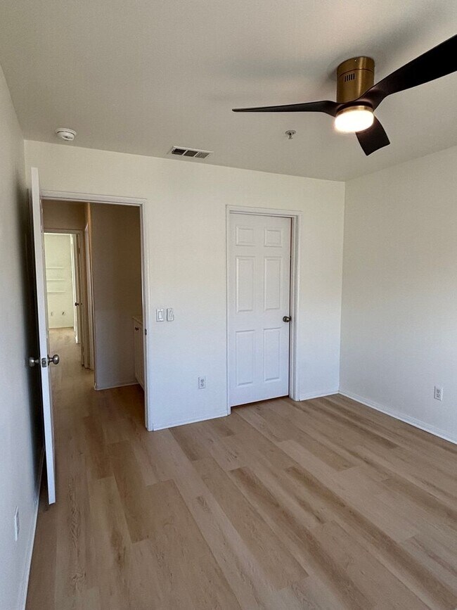 Building Photo - Move-In Ready 4 Bedroom Home Perfect for Professionals & Families