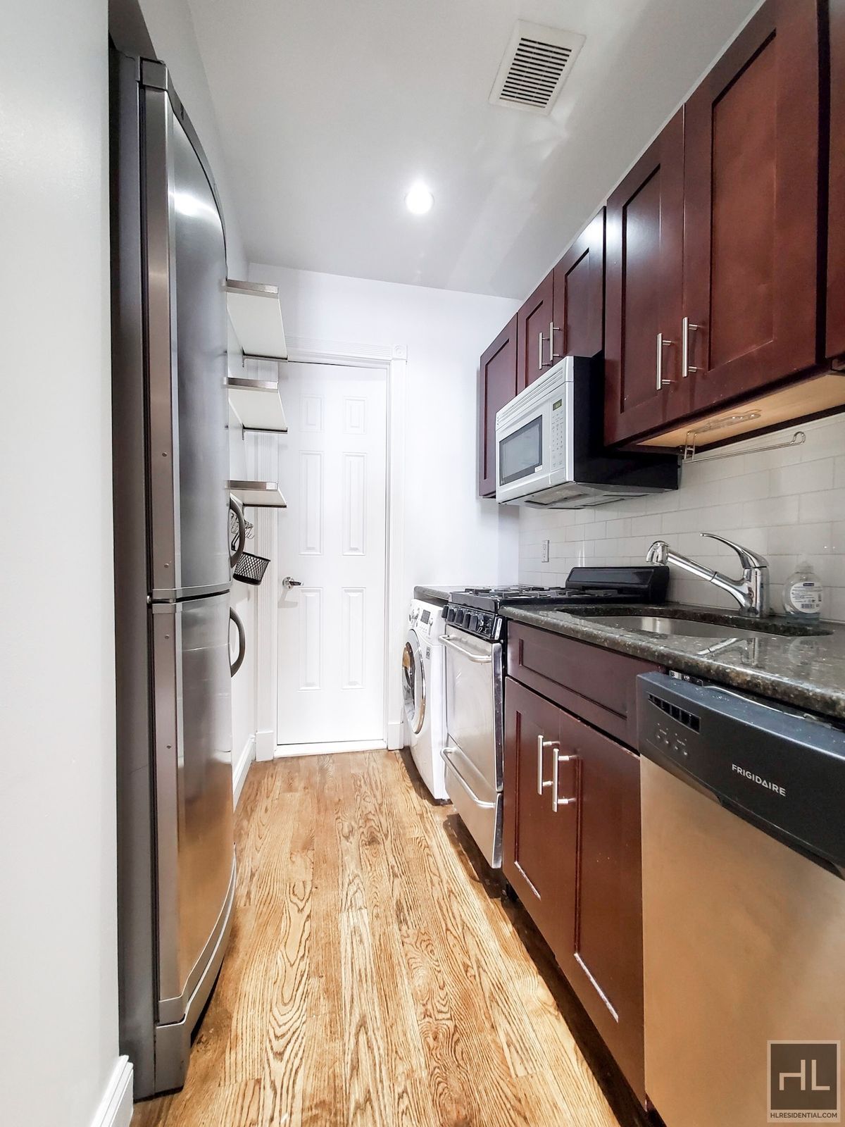 Building Photo - Mott Street