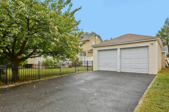 Building Photo - 166 Franklin Ave