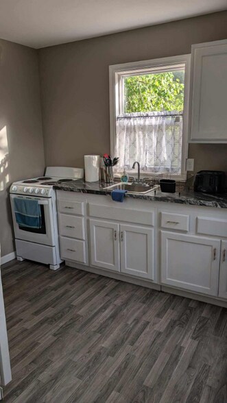 Building Photo - 624 Columbus Ave