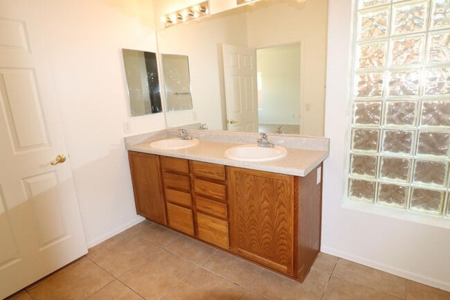 Building Photo - Wonderful 3 Bedroom in Vail