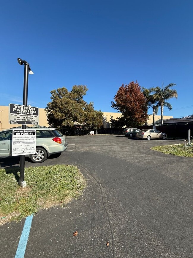 Building Photo - Low income 62+ 1 bedroom at Vista Prieta!