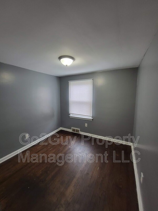 Building Photo - 2107 Ewald Cir