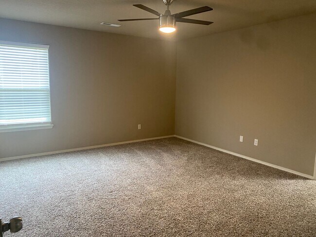 Building Photo - 501 Ridge Point Dr