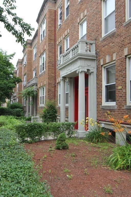 Building Photo - 317 St Paul St