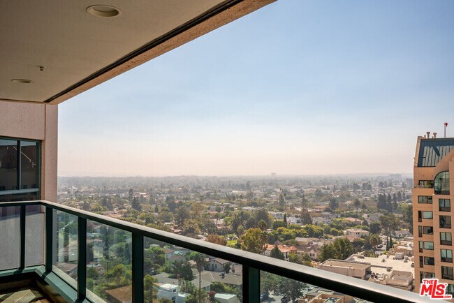 Building Photo - 10490 Wilshire Blvd