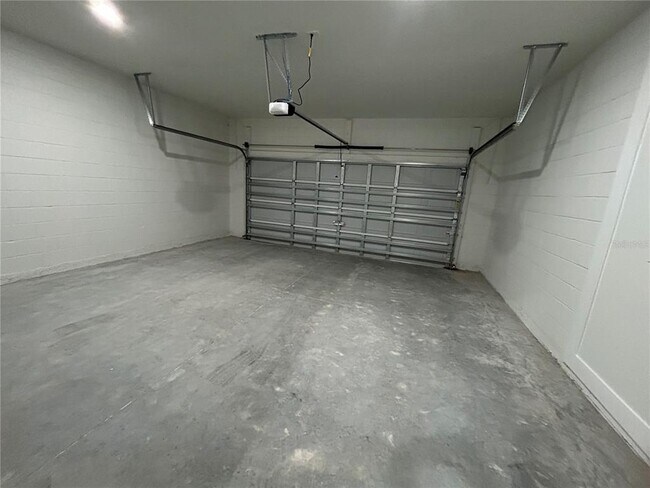 Building Photo - 2097 W Hampshire Blvd