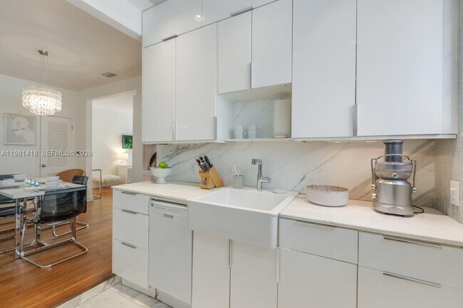 Building Photo - 739 11th St