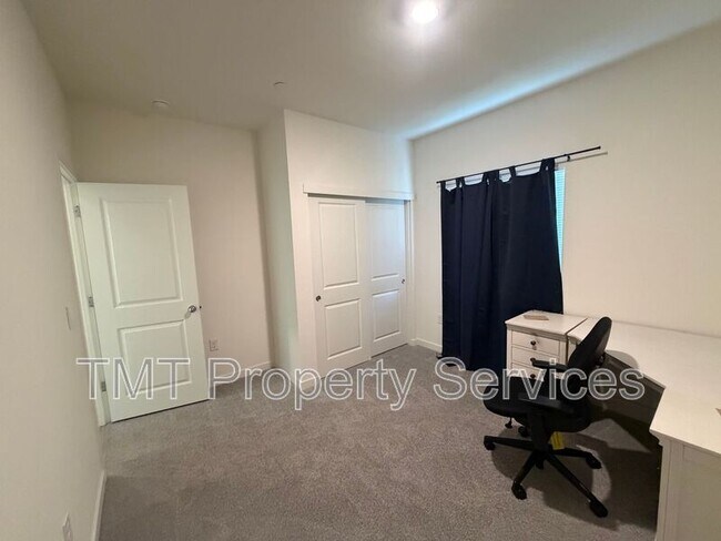 Building Photo - 1705 Orchid Ave