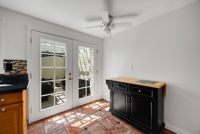 Building Photo - 3 Bed, 3 Bath townhome in Woodbridge Village