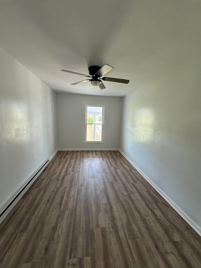 Building Photo - 361 E Main St