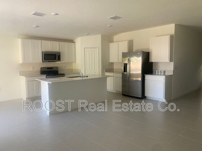 Building Photo - 1541 Newport St SE