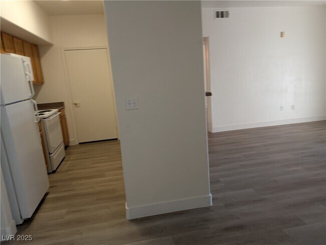 Building Photo - 7255 W Sunset Rd