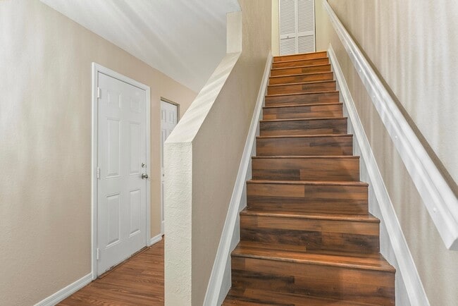 Building Photo - 2205 Marshfield Ct