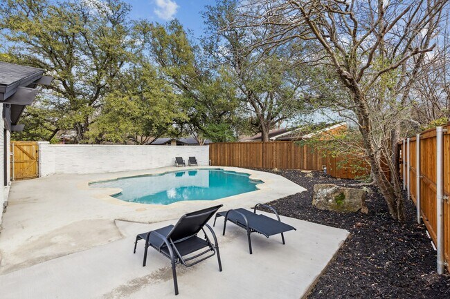 Building Photo - 3236 Golfing Green Pl