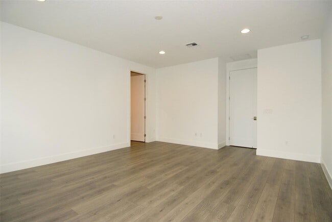 Building Photo - 1421 SW 23rd Ct