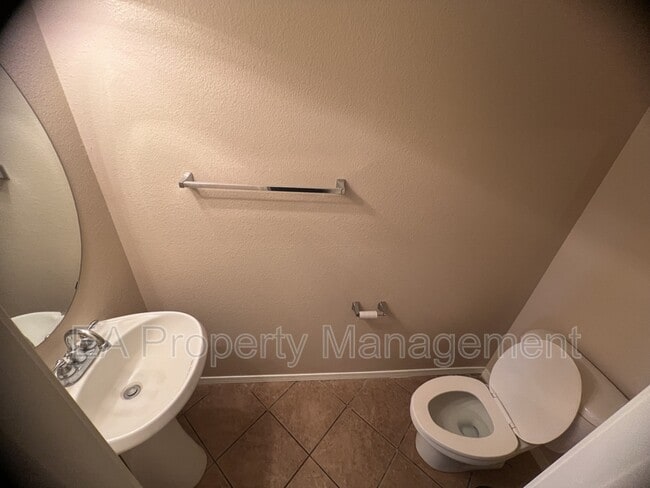 Building Photo - 3644 Clear Creek Rd